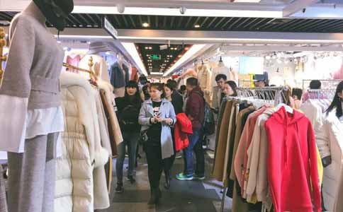 广州卓美服装批发市场在哪里-熟悉服装批发市场拿货技巧