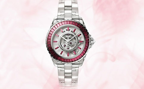 香奈儿的新手表充满活力的深红色红宝石